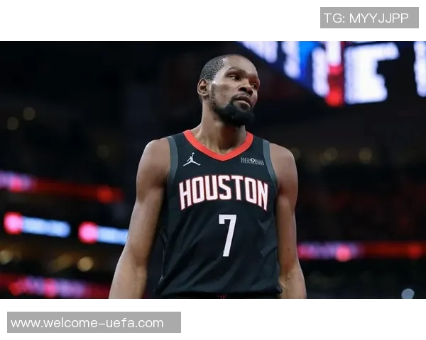 火箭队出征四连客战太阳勇士爵士两场登机照中未见杜兰特身影