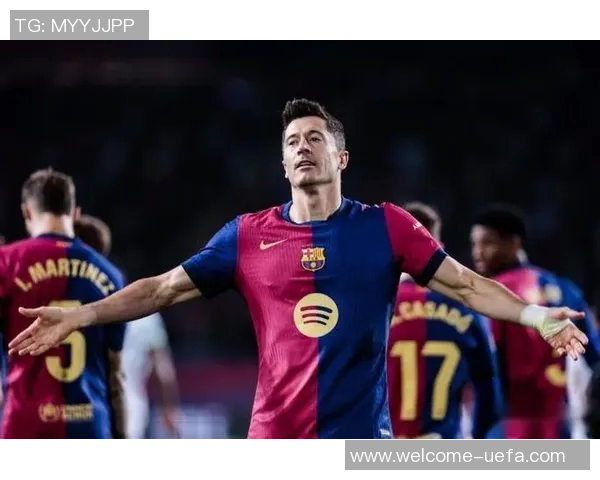 莱万谈门前失机原因风的影响让我的射门变得困难